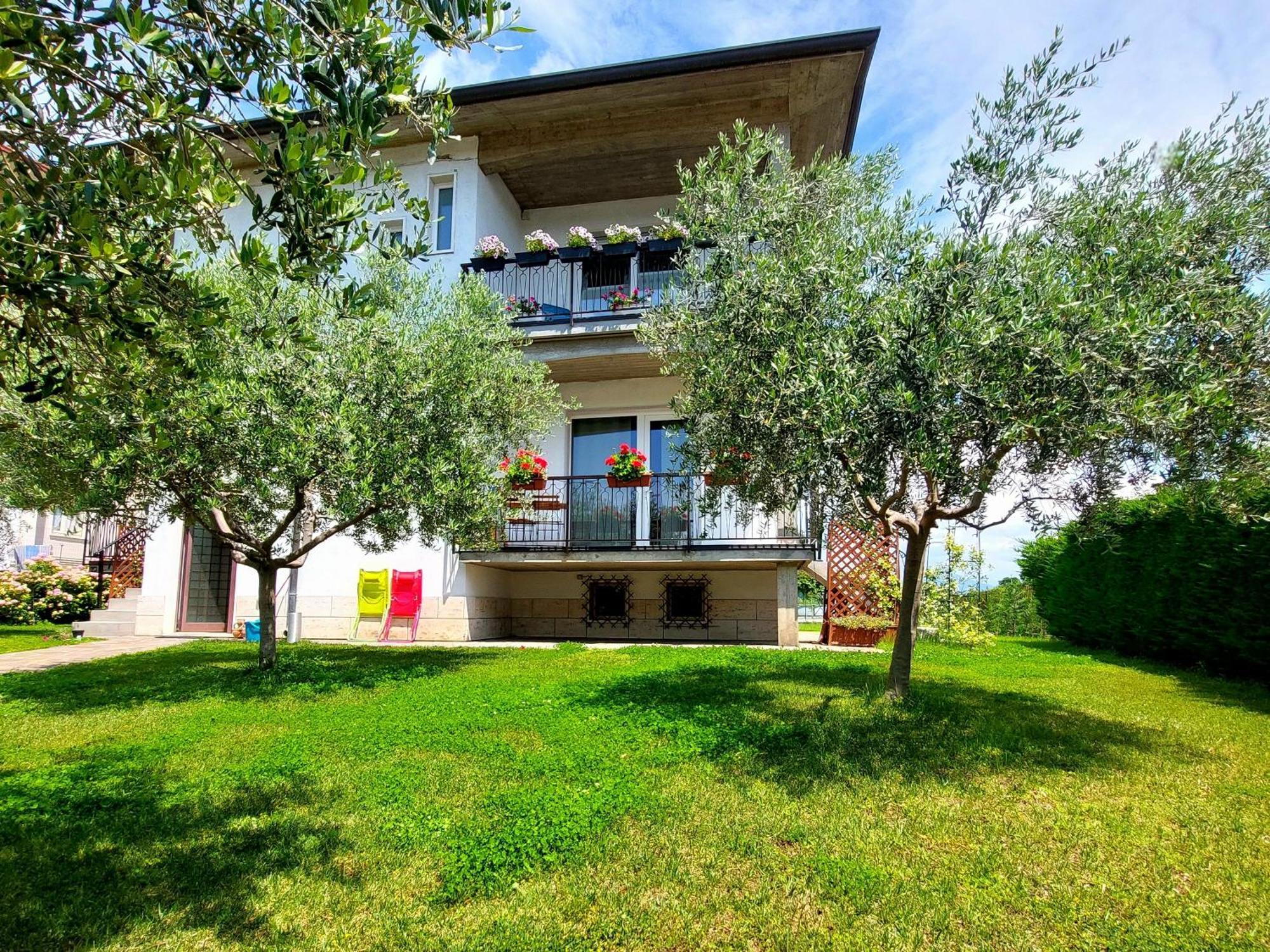 Villa Dolcitalia Tra Gardaland E Le Terme Di Cola Lazise Eksteriør billede